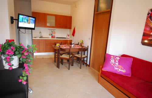 Eraclea Mare Apartment | Beachside Retreat with Pool and Spa, Just 3 Minutes Away
