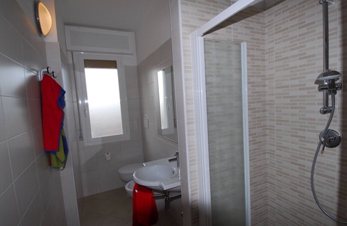 Eraclea Mare Apartment | Beachside Retreat with Pool and Spa, Just 3 Minutes Away
