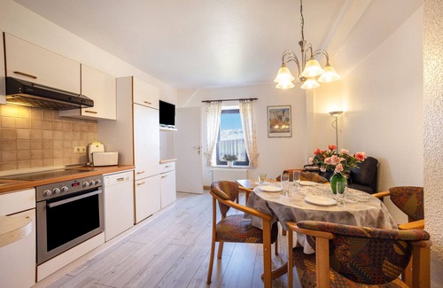 Hillgroven Apartment | Apartment '3-raum Fw 2' with Shared Garden and Wi-Fi