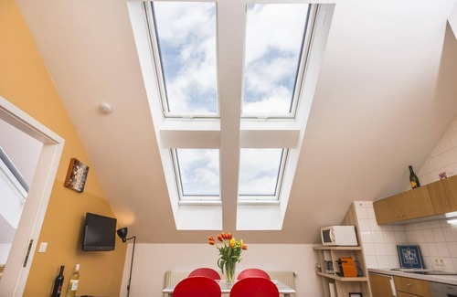 Hernals Apartment | Top Floor Apartment with Kitchen & Breakfast - Rated 9.6/10