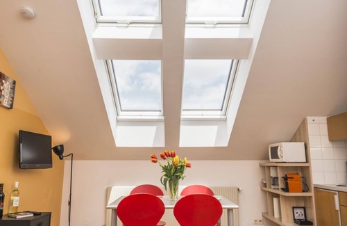 Hernals Apartment | Top Floor Apartment with Kitchen & Breakfast - Rated 9.6/10
