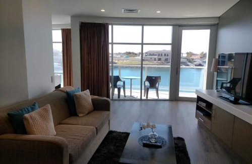 Wallaroo Apartment | Oceanfront Apartment 3 at Wallaroo Marina - Rated 9/10