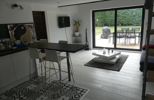 Brindas Apartment | Modern Apartment with Terrace & Lake View Amenities