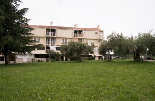Mareda Apartment | Cozy Beachfront Apartment with Ocean View & Air Conditioning