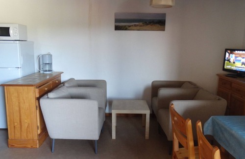 Saint-Girons Plage Apartment | Inviting 2-Bedroom Apartment with Ocean View and Pool