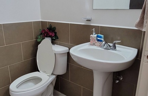 Tegucigalpa Apartment | Convenient Apartment 3A Near Shopping Centers
