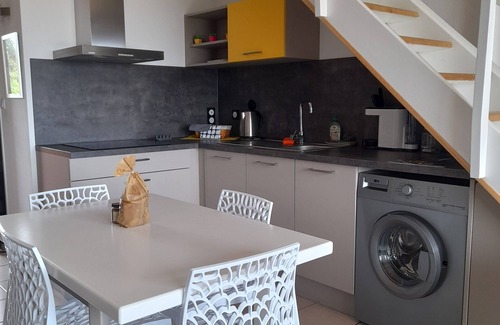 Prunete Apartment | Seaside Apartment for 4-5 with Pool and Spa Amenities