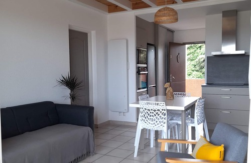 Prunete Apartment | Seaside Apartment for 4-5 with Pool and Spa Amenities