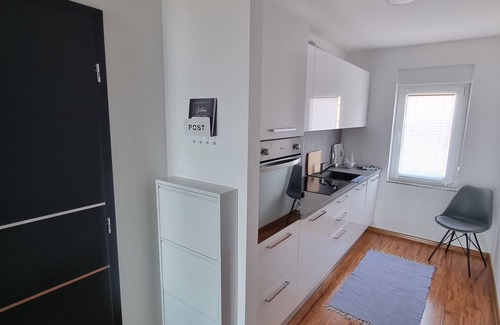 Selce Apartment | Seaside Apartment for 4-5 with Pool and Ocean View