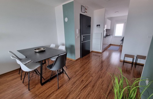 Selce Apartment | Seaside Apartment for 4-5 with Pool and Ocean View