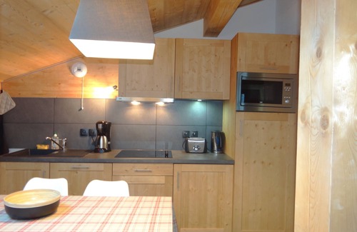 Chatel Apartment | Cozy Apartment in CHÂTEL Center with Spa & Lake View