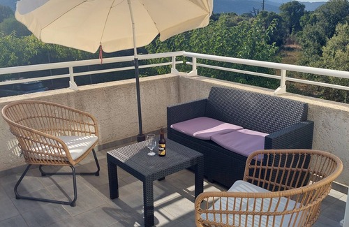 Oletta Apartment | Family-Friendly Apartment for 4-6 Guests with Kitchen Access