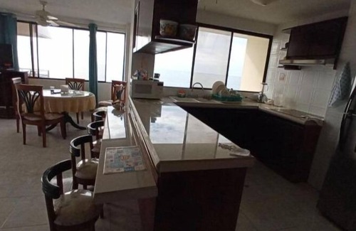 Tonsupa Apartment | Spacious 4-Bedroom Apartment with Sea View at Playa Almendro