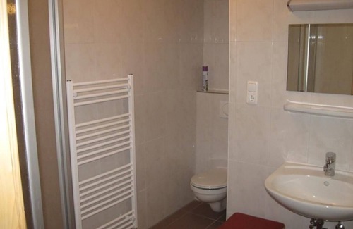 Soell Apartment | Spacious 4-Bedroom Apartment with Kitchen in Schellhorn