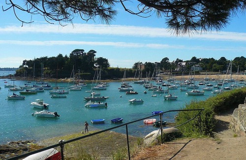 Saint-Briac-sur-Mer Apartment | Family-Friendly Apartment for 4-6 Guests with Kitchen