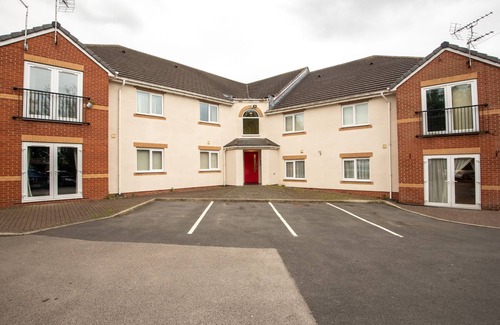 Worksop Apartment | Apartment 4 - Guest Rated 9.8 with Breakfast & Family Amenities