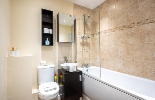 Worksop Apartment | Apartment 4 - Guest Rated 9.8 with Breakfast & Family Amenities