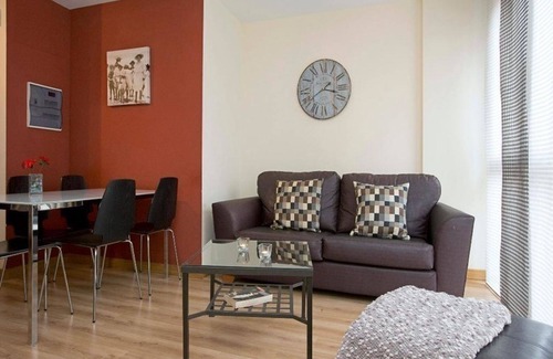 Haro Apartment | Perfect Apartment for 4 in Haro, La Rioja with Spa Access