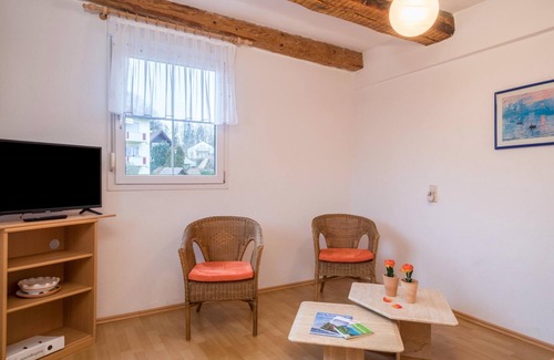 Deggenhausertal Apartment | Apartment “4-Star Holiday Apartment No. 4” with Wi-Fi, Balcony, Garden & Terrace