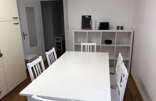 Burano Apartment | Apartment '4' with Lake View, Shared Pool and Wi-Fi
