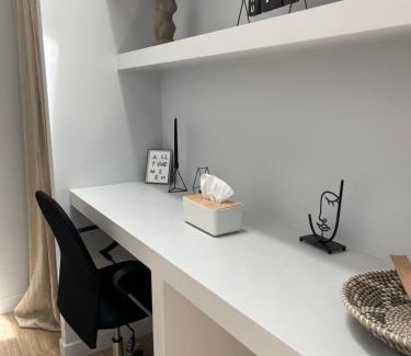 Arad Apartment | Modern Apartment 5: Highly Rated & Family-Friendly Stay
