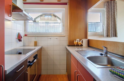 Bodman-Ludwigshafen House | Apartment '5' with Private Terrace, Shared Garden and Wi-Fi