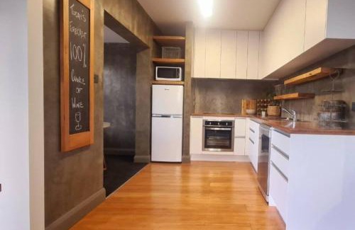 Blenheim Apartment | Modern Loft Apartment 5 at Haddin Court - Family Friendly Stay