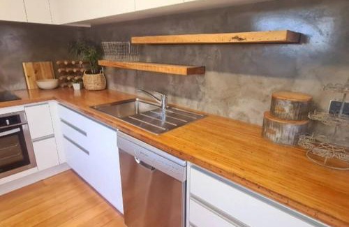 Blenheim Apartment | Modern Loft Apartment 5 at Haddin Court - Family Friendly Stay