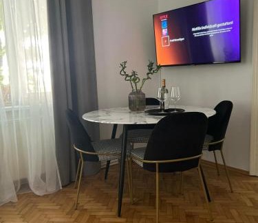 Meidling Apartment | Perfectly Located Apartment Near Schönbrunn with Free Parking