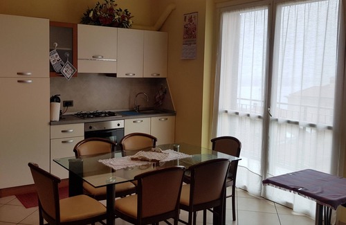 Lovere Apartment | Cozy Apartment 5 Minutes from Lovere's Center with Breakfast