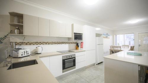 Old Bar House | Family-Friendly Apartment 5 at The Meridian with Pool Access