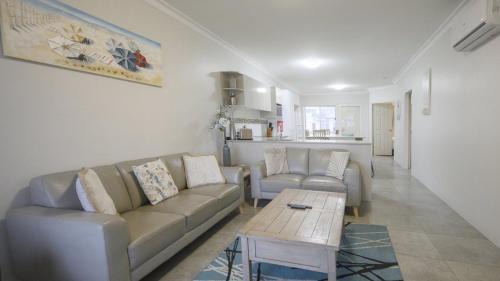 Old Bar House | Family-Friendly Apartment 5 at The Meridian with Pool Access