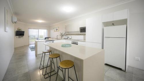 Old Bar House | Family-Friendly Apartment 5 at The Meridian with Pool Access