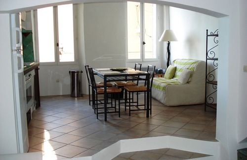 Cassis Apartment | Oceanfront Apartment with Sea View and 9.8/10 Guest Rating