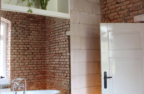 Hessenburg Hotel | Cozy Apartment 6 at Kranich Hotel with Pool & Breakfast