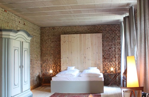 Hessenburg Hotel | Cozy Apartment 6 at Kranich Hotel with Pool & Breakfast