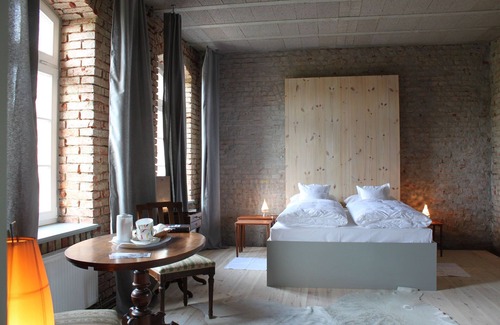 Hessenburg Hotel | Cozy Apartment 6 at Kranich Hotel with Pool & Breakfast