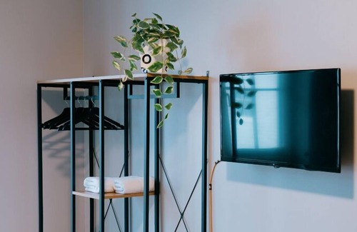Groedig Apartment | Cozy Apartment 6 with Balcony and Untersberg Views