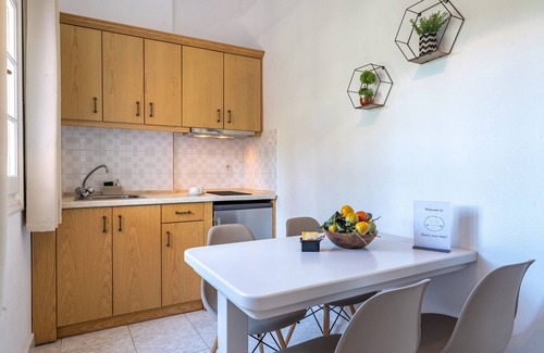 Astrakeri Apartment | Apartment '6' with Sea View, Wi-Fi and Air Conditioning