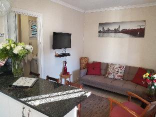 Pietermaritzburg Apartment | Charming Oceanfront Apartment 7 On Oakleigh with Pool