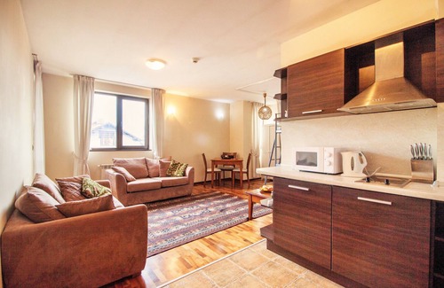 Kvartal Noviya Grad Apartment | Cozy Apartment 7 with Central Heating & Family-Friendly Perks