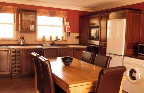 Pittenweem House | Spacious 3-Bedroom Apartment with Leisure Club Access