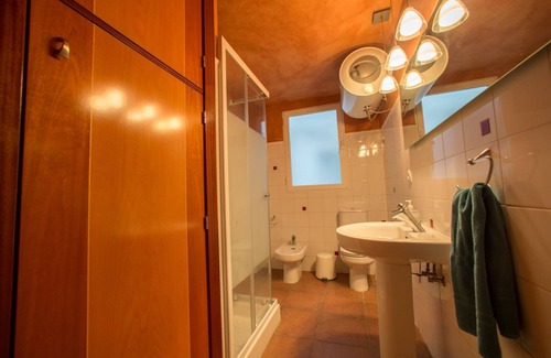 Figares Apartment | Spacious Apartment for 8 with Family-Friendly Amenities