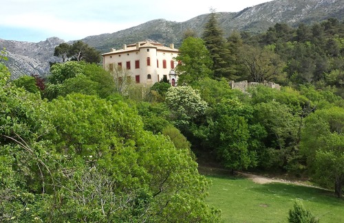 Vauvenargues Apartment | Tranquil Apartment 90m2 with Pool near Aix-En-Provence