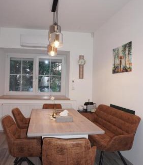 Neuhofen an der Krems Apartment | Cozy Apartment Am Weißenberg with Breakfast & Kids' Amenities