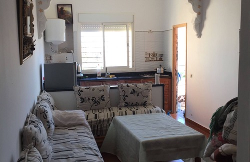 Hjar Ennhal House | Cozy Apartment Steps from the Beach with Ocean Views