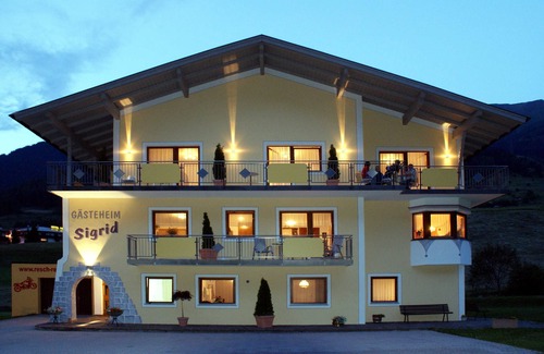 Nauders Apartment | Cozy Ocean View Apartment A at Guest House Sigrid