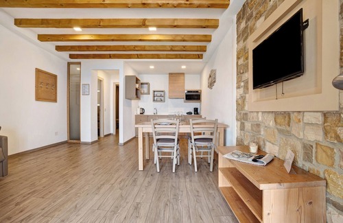 Tremosine Apartment | Mountain View Apartment with Private Terrace & Spa Amenities