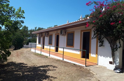 Corte do Pinto Apartment | Apartment 'Amoreira' with Lake View, Wi-Fi and Air Conditioning