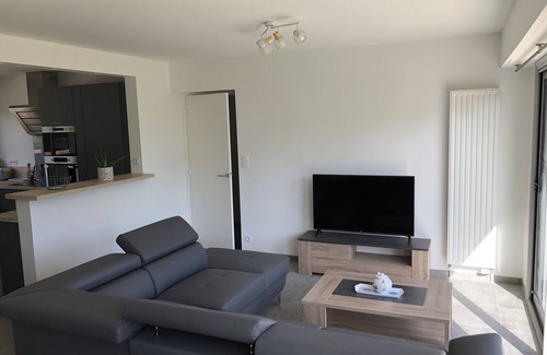 Fouesnant Apartment | Oceanfront Apartment A T3 with Terrace Near Beaches